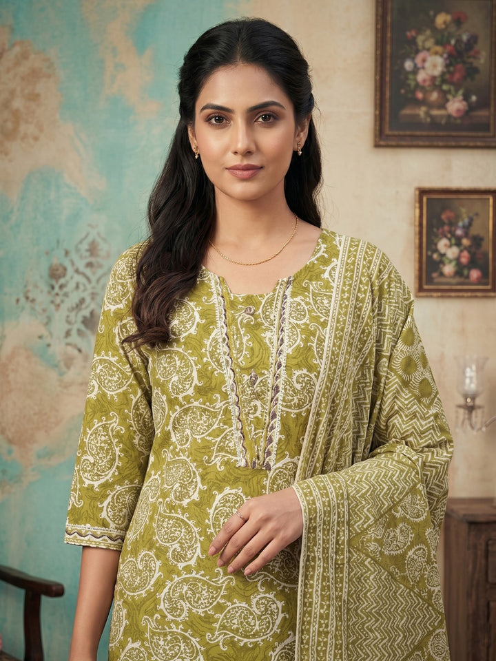 Green Embroidered Cotton Blend Straight Suit Set With Dupatta