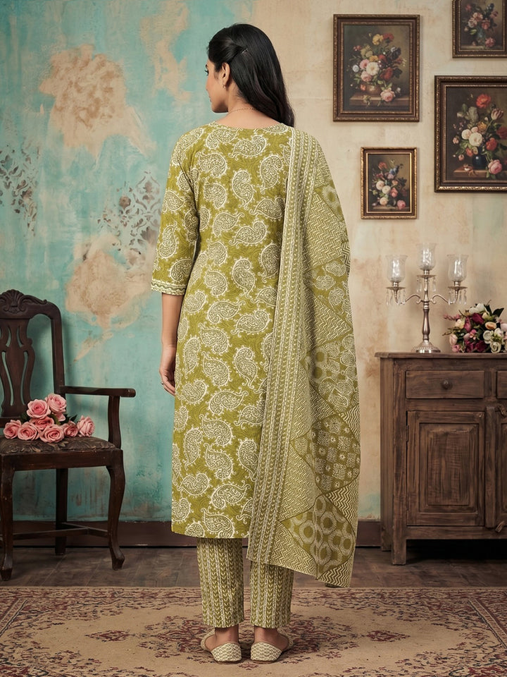 Green Embroidered Cotton Blend Straight Suit Set With Dupatta