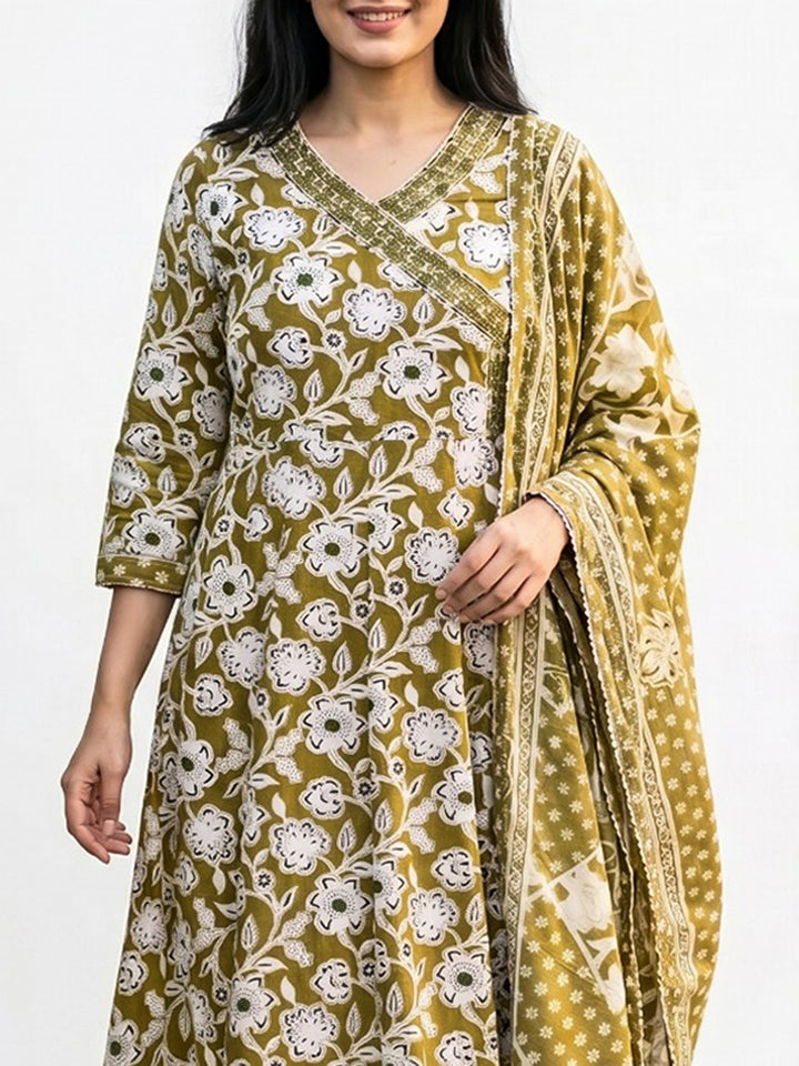 Mehndi Printed Cotton Blend Straight Round Neck Suit Set