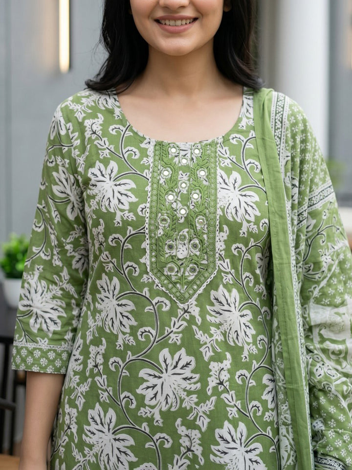 Green Printed Cotton Blend Straight Round Neck Suit Set