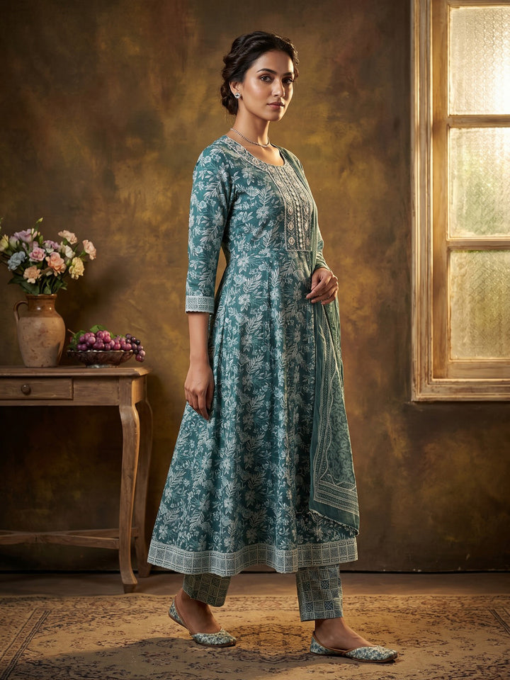 Green Embroidered Cotton Blend Round Neck Suit Set