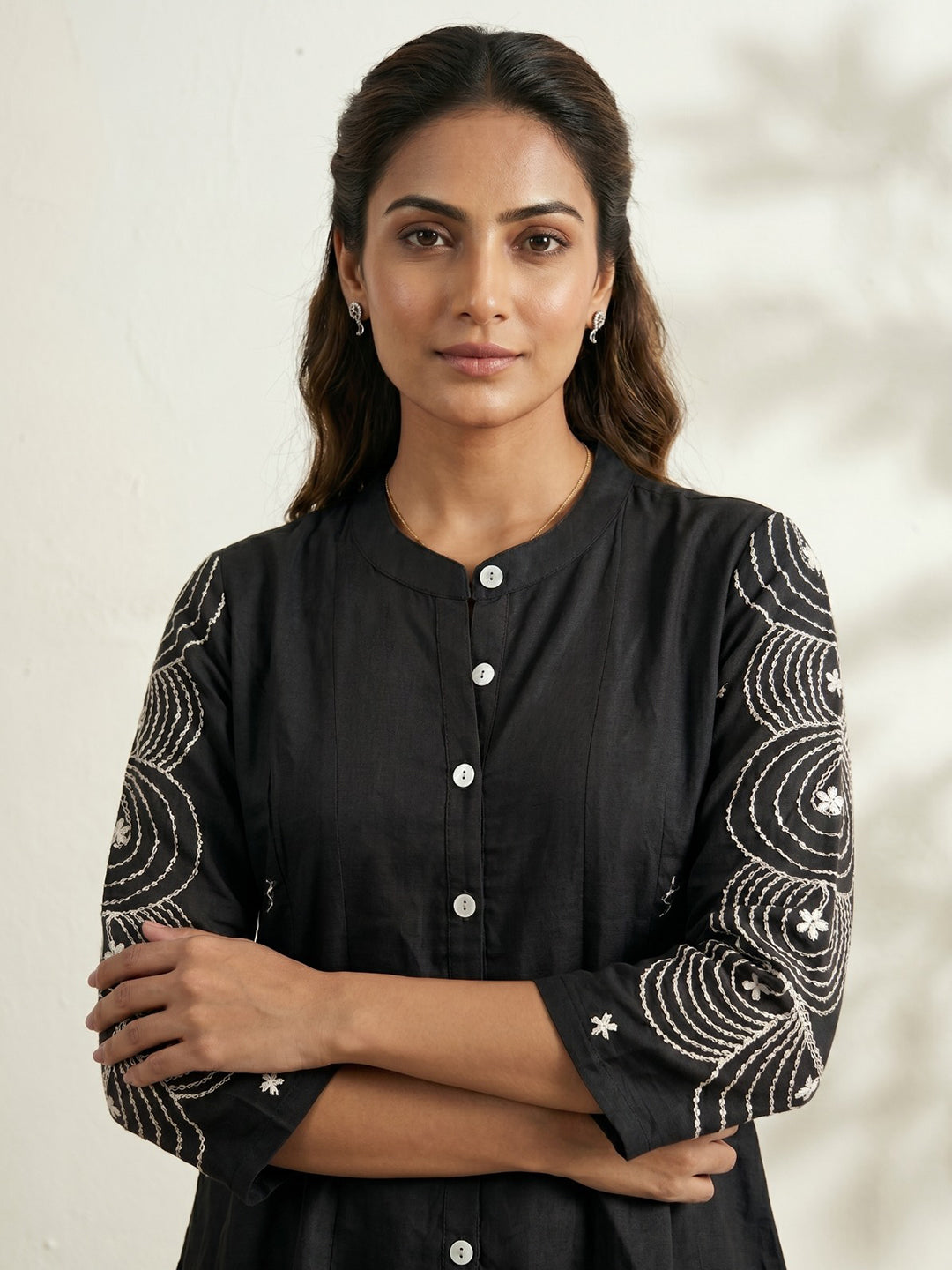 Black Embroidered Cotton Blend Round Neck Straight Kurta With Pant
