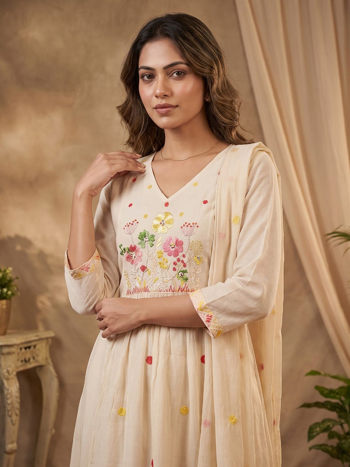 Cream Embroidered Chanderi Kurta With Pant &amp; Dupatta