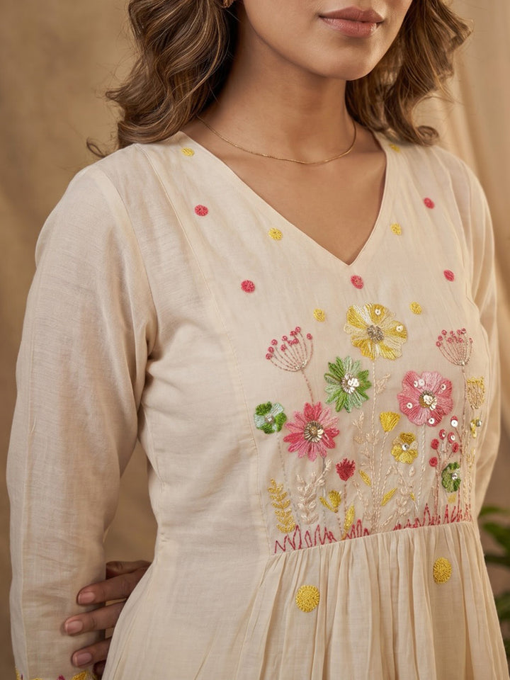 Cream Embroidered Chanderi Kurta With Pant &amp; Dupatta