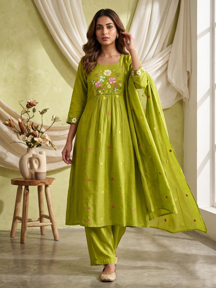 Green Embroidered Chanderi Kurta With Pant &amp; Dupatta