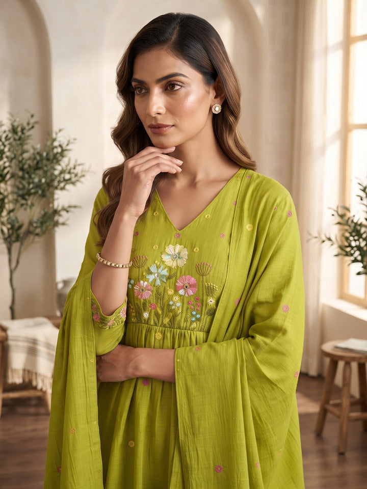 Green Embroidered Chanderi Kurta With Pant &amp; Dupatta