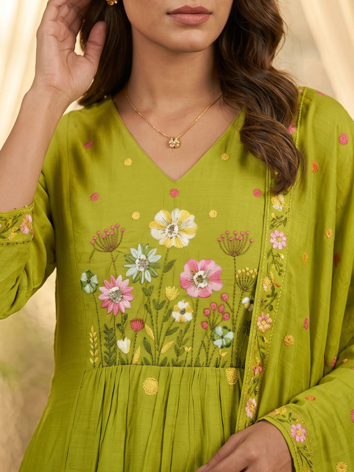 Green Embroidered Chanderi Kurta With Pant &amp; Dupatta