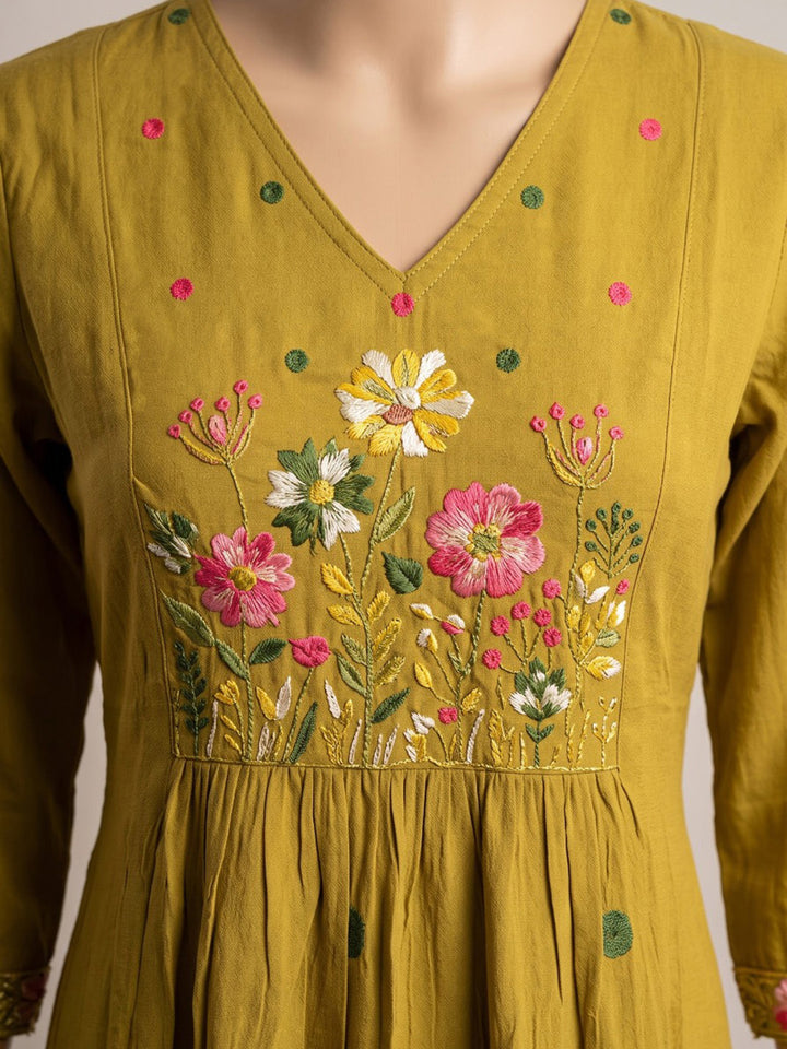 Yellow Embroidered Chanderi Kurta With Pant &amp; Dupatta