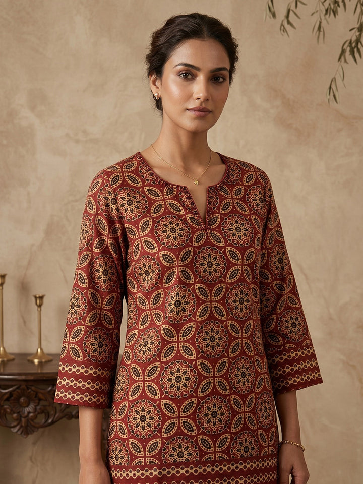 Red Cotton Blend Round Neck Embroidered Kurta