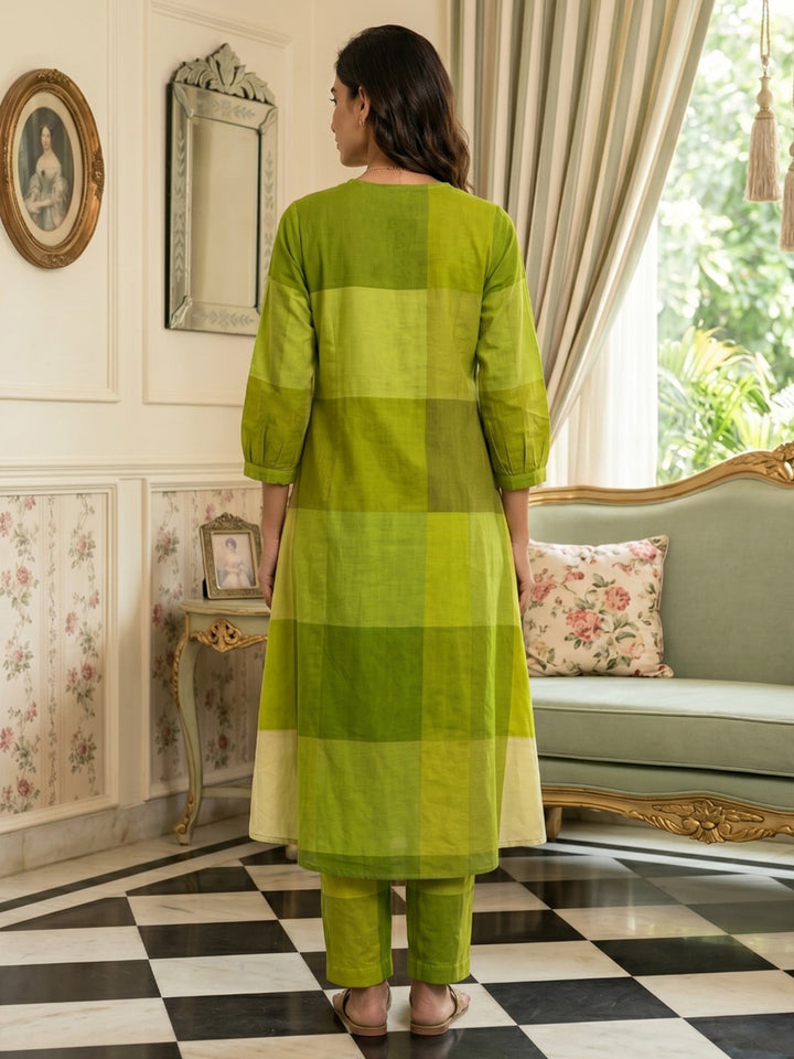 Green Printed Cotton Blend Round Neck Straight Kurta With Pant