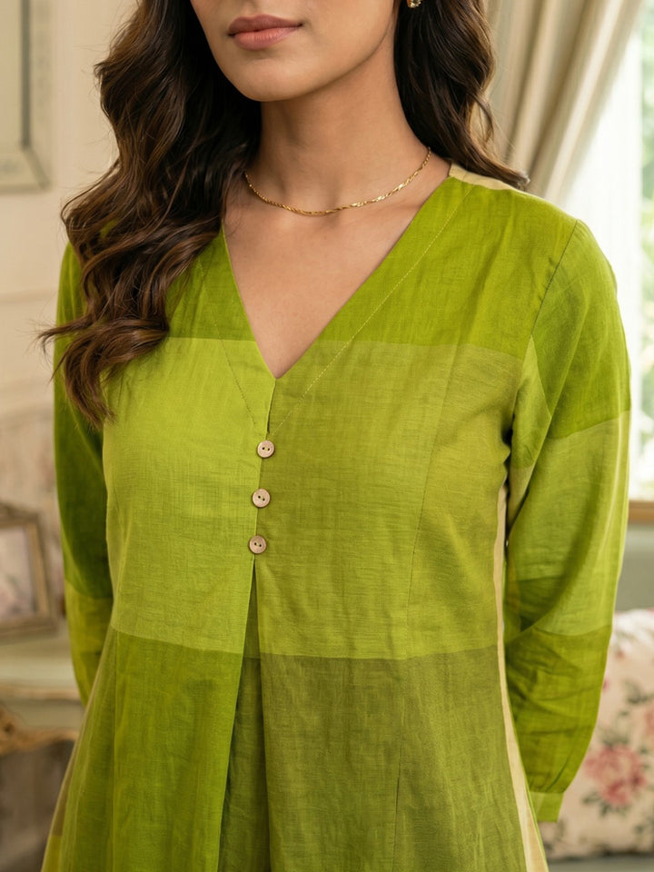 Green Printed Cotton Blend Round Neck Straight Kurta With Pant