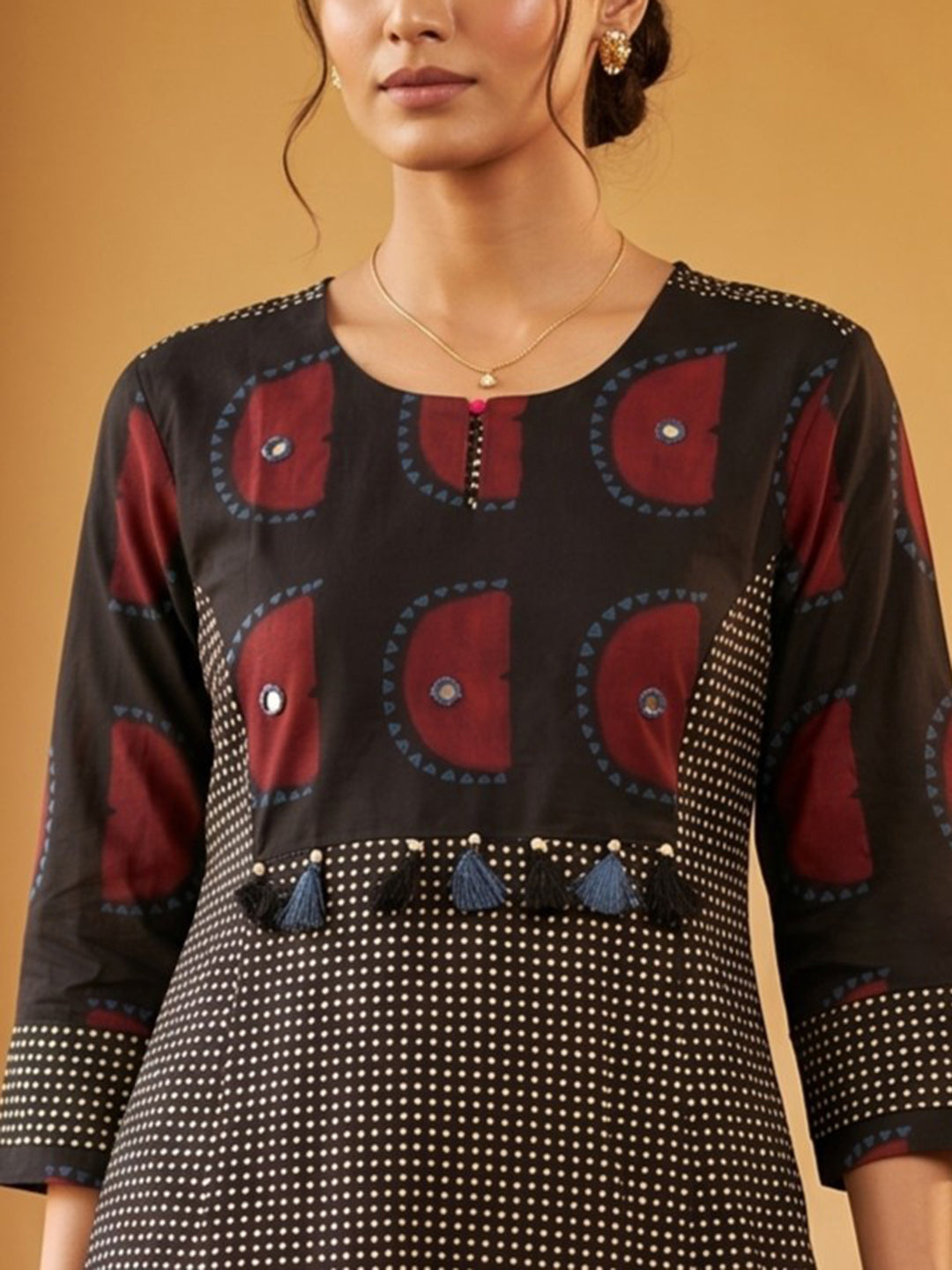 Black Embroidered Cotton Blend Round Neck Straight Kurta With Pant