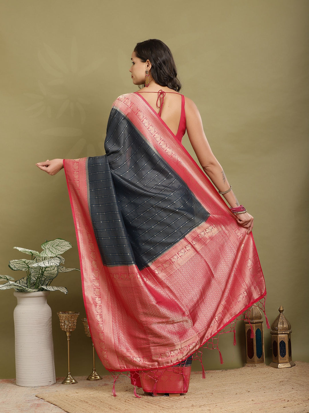 Polka Dot Woven Booti Crepe Saree