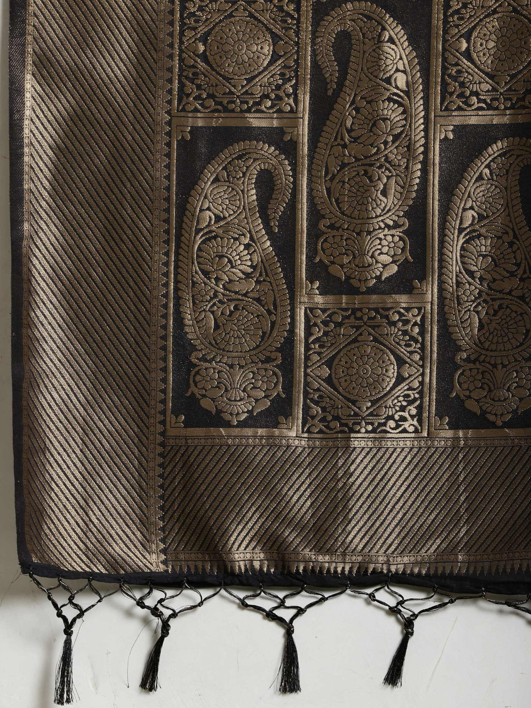 Zari Booti Woven  Crepe Saree