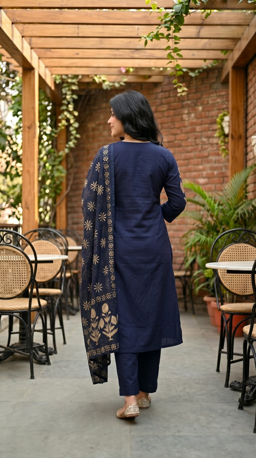 Blue Embroidered Cotton Blend Straight Round Neck Suit Set