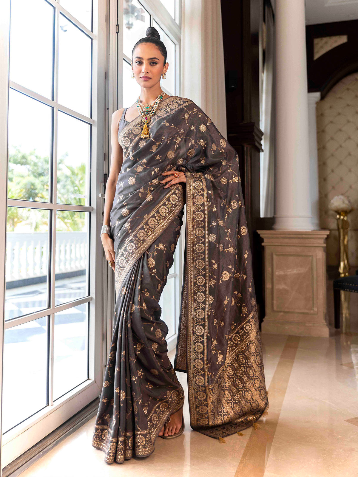Floral Zari Jaal Dola Handloom Saree