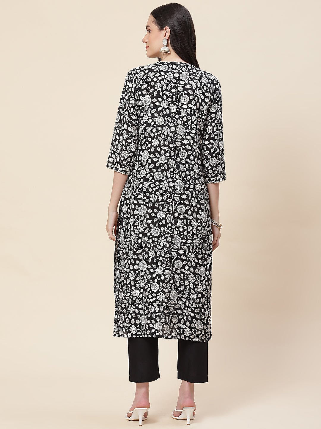 Printed & Neck Embroidered Muslin Kurta With Pants